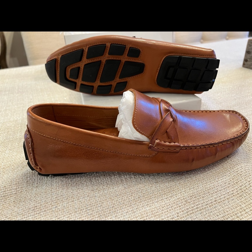 Donald Pilner Leather Loafer/Driver. Men’s size 10 Saddle color. Item# 6889875